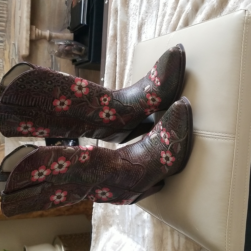 Durango Size 8 Cowboy Boots